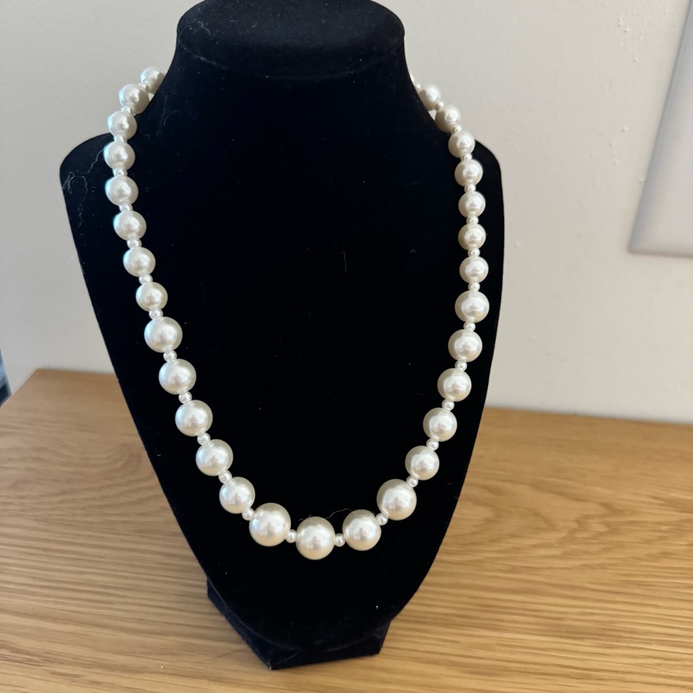 Elegant White Pearl Necklace